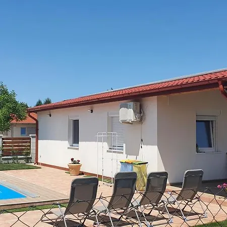 Leda Deluxe - Privat Pool Siofok