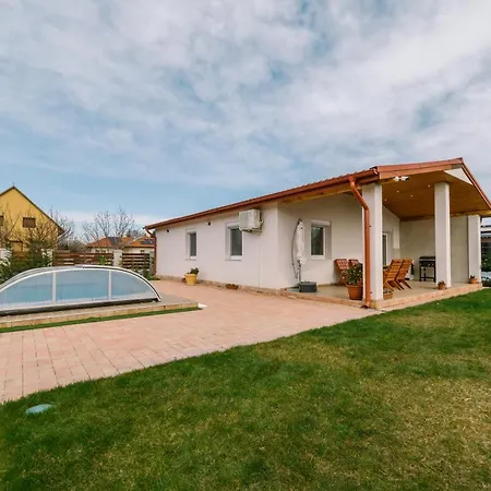 Leda Deluxe - Privat Pool Siofok